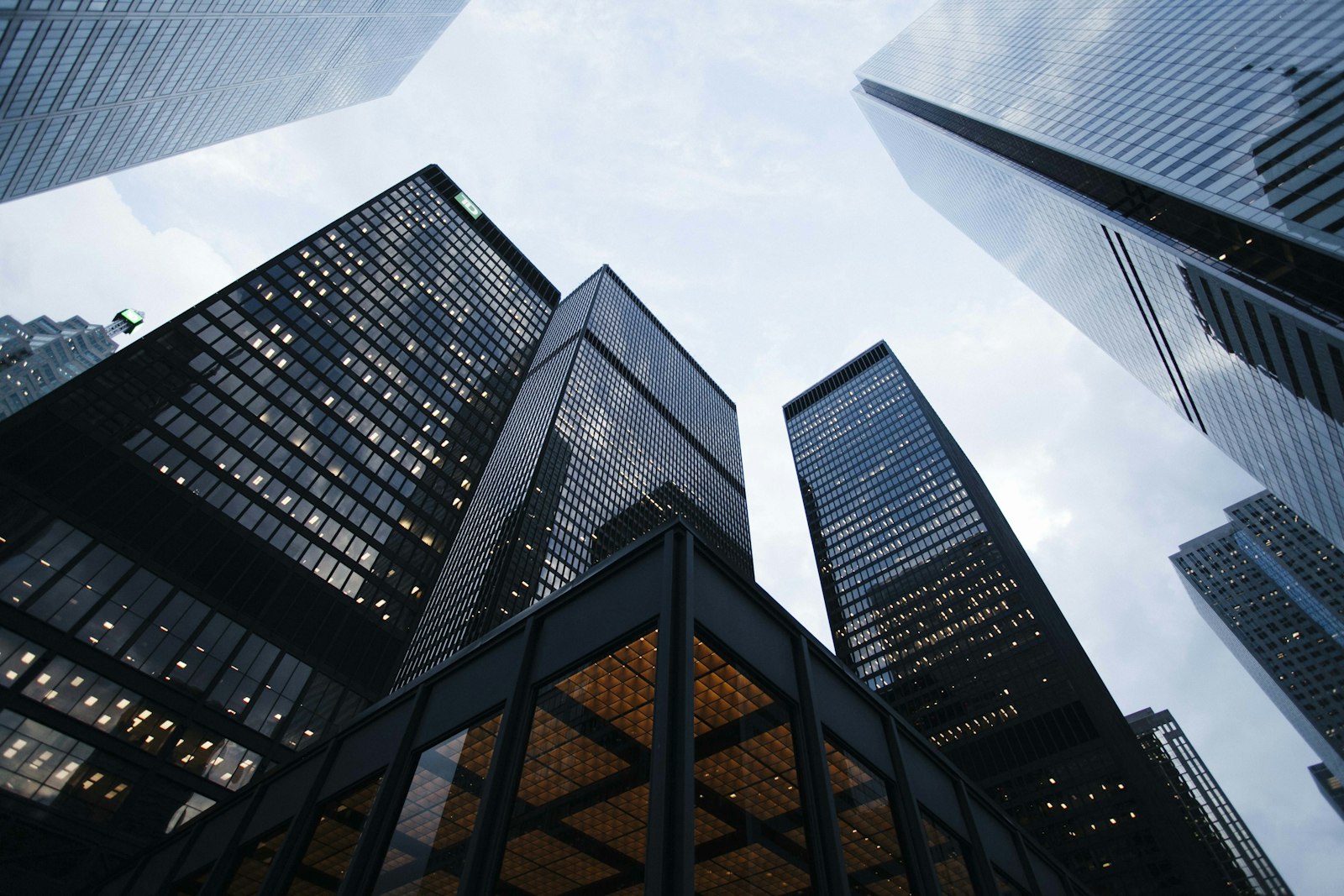 Tours de bureaux au Québec — bâtiments susceptibles de contenir des MCS