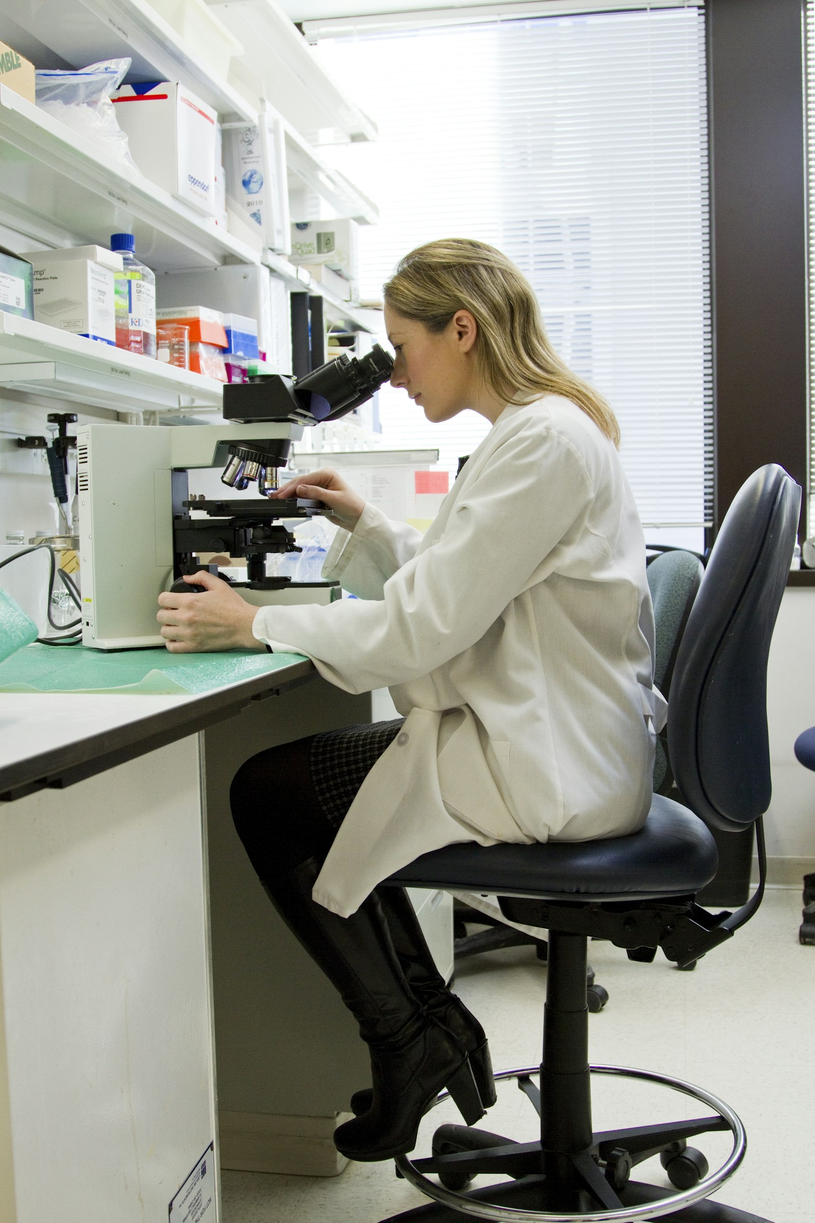 Analyse de laboratoire en environnement contrôlé